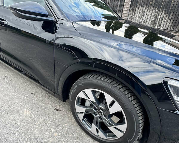 Черный Ауди Q8 e-tron, объемом двигателя 0 л и пробегом 9 тыс. км за 82000 $, фото 3 на Automoto.ua