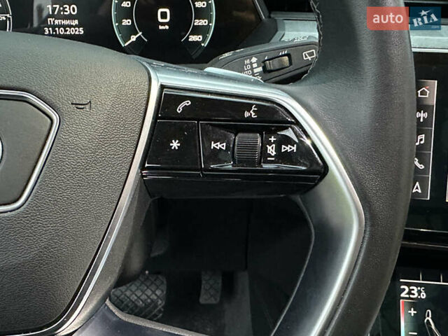 Чорний Ауді Q8 e-tron, об'ємом двигуна 0 л та пробігом 16 тис. км за 48500 $, фото 83 на Automoto.ua