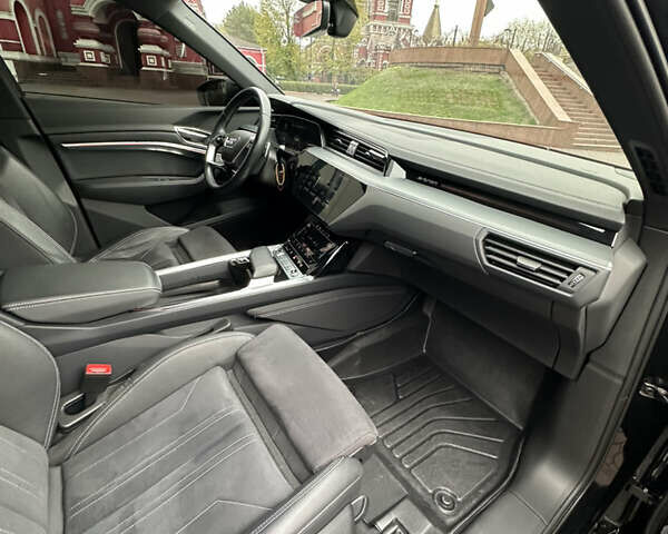 Ауді Q8 e-tron 2024 у Дніпро (Дніпропетровську) на Automoto.ua Чорний Ауді Q8 e-tron, об'ємом двигуна 0 л та пробігом 25 тис. км за 58000 $, фото 23 на Automoto.ua