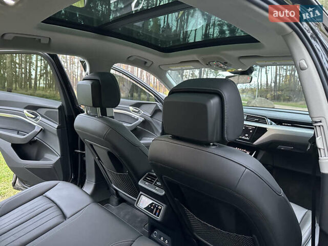 Чорний Ауді Q8 e-tron, об'ємом двигуна 0 л та пробігом 16 тис. км за 48500 $, фото 60 на Automoto.ua