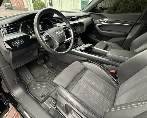 Чорний Ауді Q8 e-tron, об'ємом двигуна 0 л та пробігом 25 тис. км за 54000 $, фото 15 на Automoto.ua