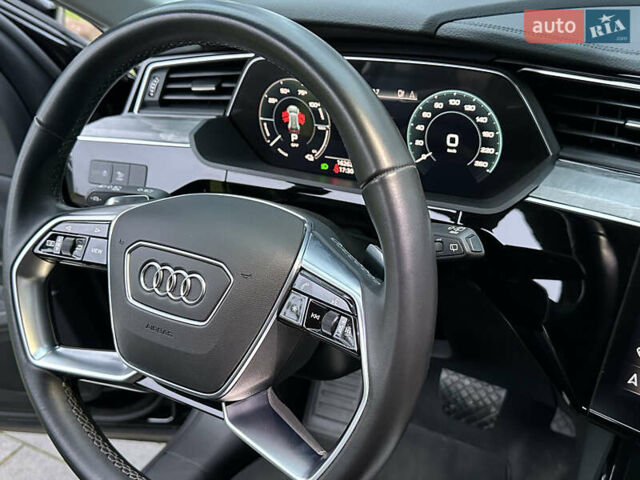 Чорний Ауді Q8 e-tron, об'ємом двигуна 0 л та пробігом 16 тис. км за 48500 $, фото 84 на Automoto.ua