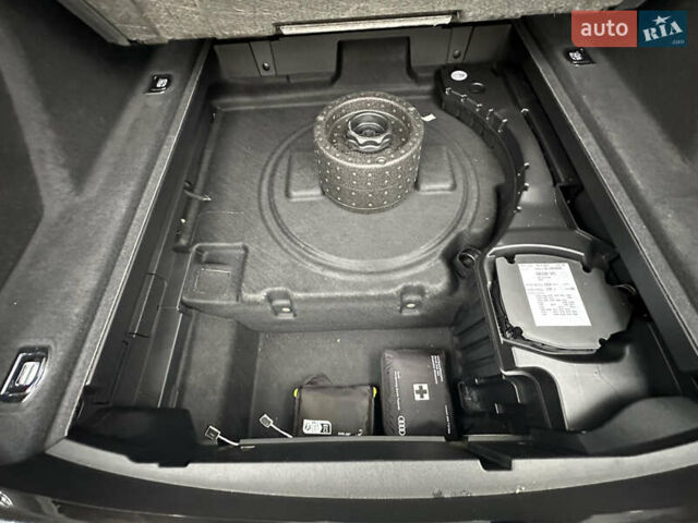 Чорний Ауді Q8 e-tron, об'ємом двигуна 0 л та пробігом 25 тис. км за 54000 $, фото 48 на Automoto.ua