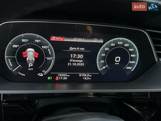 Чорний Ауді Q8 e-tron, об'ємом двигуна 0 л та пробігом 16 тис. км за 48500 $, фото 86 на Automoto.ua