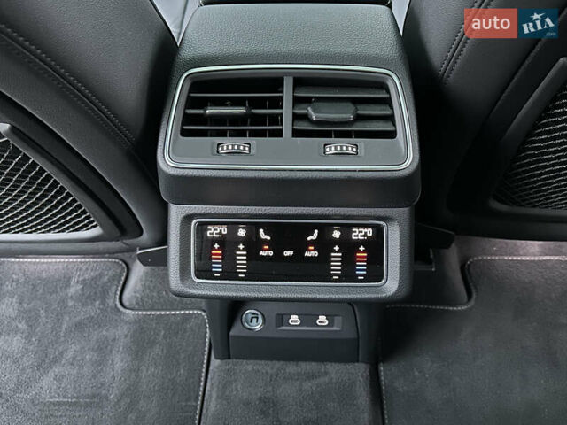 Чорний Ауді Q8 e-tron, об'ємом двигуна 0 л та пробігом 16 тис. км за 48500 $, фото 63 на Automoto.ua