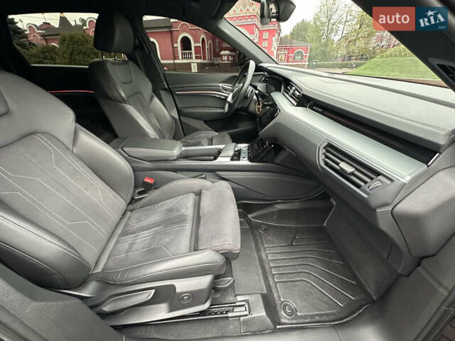 Чорний Ауді Q8 e-tron, об'ємом двигуна 0 л та пробігом 25 тис. км за 54000 $, фото 24 на Automoto.ua