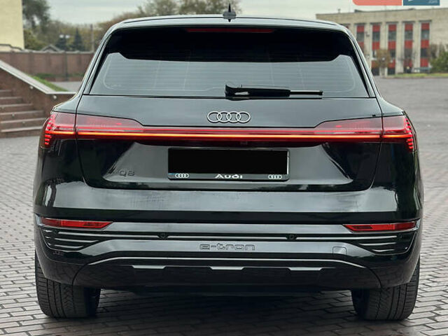 Ауді Q8 e-tron 2024 у Дніпро (Дніпропетровську) на Automoto.ua Чорний Ауді Q8 e-tron, об'ємом двигуна 0 л та пробігом 25 тис. км за 58000 $, фото 12 на Automoto.ua