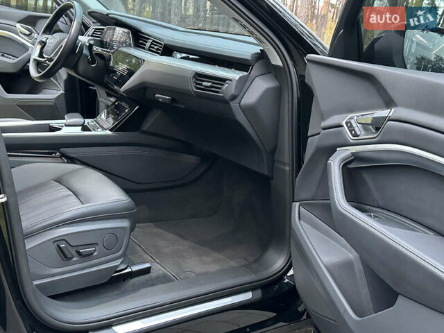 Чорний Ауді Q8 e-tron, об'ємом двигуна 0 л та пробігом 16 тис. км за 48500 $, фото 47 на Automoto.ua