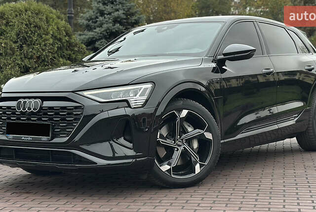 Чорний Ауді Q8 e-tron, об'ємом двигуна 0 л та пробігом 25 тис. км за 54000 $, фото 2 на Automoto.ua
