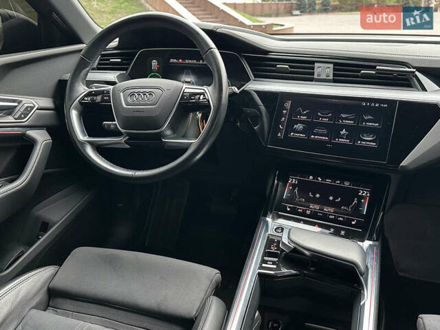Чорний Ауді Q8 e-tron, об'ємом двигуна 0 л та пробігом 25 тис. км за 54000 $, фото 33 на Automoto.ua