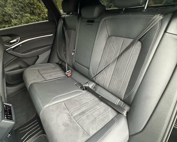 Чорний Ауді Q8 e-tron, об'ємом двигуна 0 л та пробігом 25 тис. км за 54000 $, фото 29 на Automoto.ua