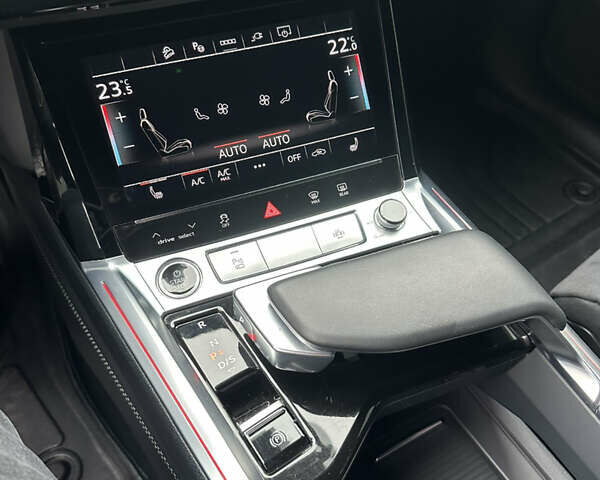 Чорний Ауді Q8 e-tron, об'ємом двигуна 0 л та пробігом 25 тис. км за 54000 $, фото 34 на Automoto.ua