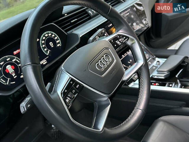 Чорний Ауді Q8 e-tron, об'ємом двигуна 0 л та пробігом 16 тис. км за 48500 $, фото 78 на Automoto.ua