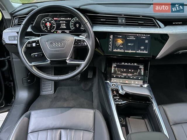 Чорний Ауді Q8 e-tron, об'ємом двигуна 0 л та пробігом 16 тис. км за 48500 $, фото 71 на Automoto.ua