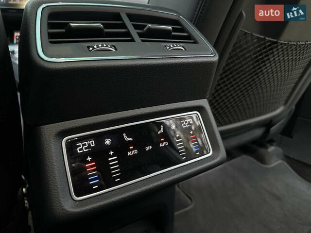 Чорний Ауді Q8 e-tron, об'ємом двигуна 0 л та пробігом 16 тис. км за 48500 $, фото 69 на Automoto.ua