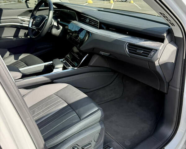 Ауди Q8 e-tron, объемом двигателя 0 л и пробегом 17 тыс. км за 57000 $, фото 12 на Automoto.ua