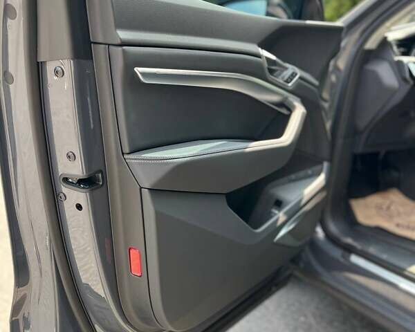 Ауди Q8 e-tron, объемом двигателя 0 л и пробегом 2 тыс. км за 53500 $, фото 18 на Automoto.ua