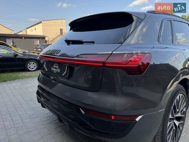 Серый Ауди Q8 e-tron, объемом двигателя 0 л и пробегом 14 тыс. км за 55900 $, фото 17 на Automoto.ua