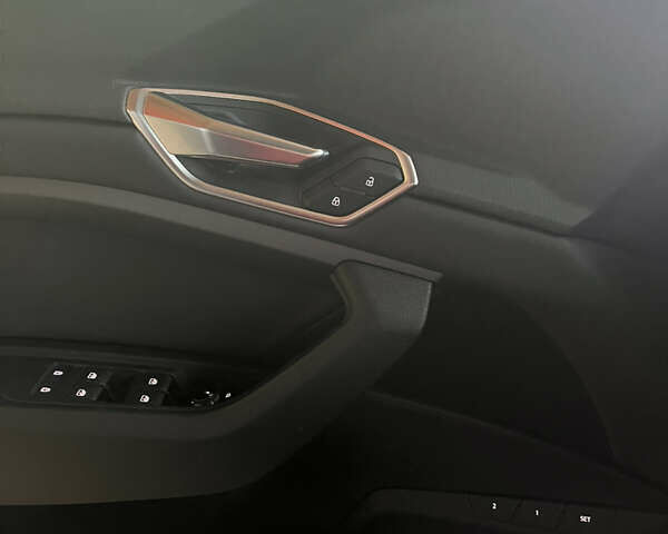 Серый Ауди Q8 e-tron, объемом двигателя 0 л и пробегом 25 тыс. км за 38200 $, фото 17 на Automoto.ua