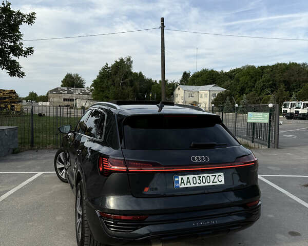 Сірий Ауді Q8 e-tron, об'ємом двигуна 0 л та пробігом 25 тис. км за 54000 $, фото 36 на Automoto.ua