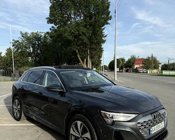 Сірий Ауді Q8 e-tron, об'ємом двигуна 0 л та пробігом 25 тис. км за 54000 $, фото 4 на Automoto.ua