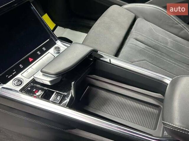 Сірий Ауді Q8 e-tron, об'ємом двигуна 0 л та пробігом 26 тис. км за 69500 $, фото 14 на Automoto.ua