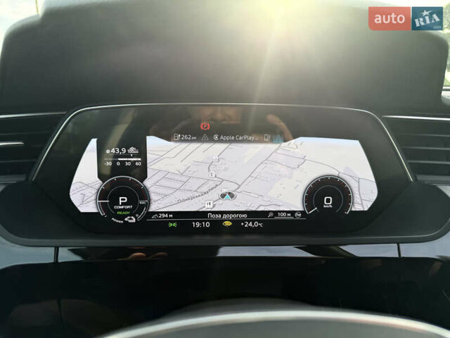 Сірий Ауді Q8 e-tron, об'ємом двигуна 0 л та пробігом 25 тис. км за 54000 $, фото 22 на Automoto.ua