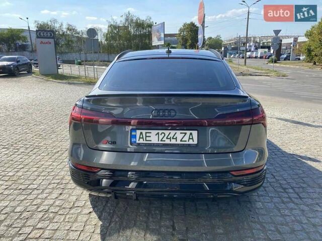 Серый Ауди Q8 e-tron, объемом двигателя 0 л и пробегом 35 тыс. км за 69900 $, фото 14 на Automoto.ua