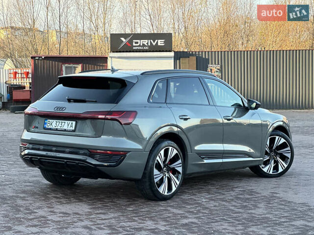 Сірий Ауді Q8 e-tron, об'ємом двигуна 0 л та пробігом 41 тис. км за 64000 $, фото 11 на Automoto.ua