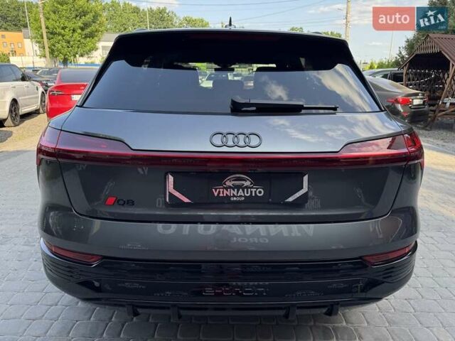 Серый Ауди Q8 e-tron, объемом двигателя 0 л и пробегом 14 тыс. км за 55900 $, фото 10 на Automoto.ua