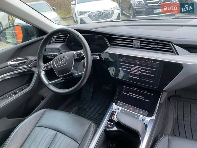 Сірий Ауді Q8 e-tron, об'ємом двигуна 0 л та пробігом 31 тис. км за 42300 $, фото 9 на Automoto.ua