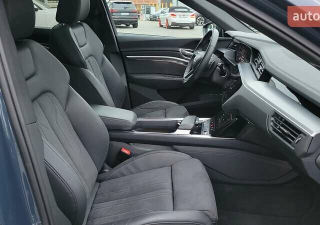 Сірий Ауді Q8 e-tron, об'ємом двигуна 0 л та пробігом 21 тис. км за 48500 $, фото 26 на Automoto.ua