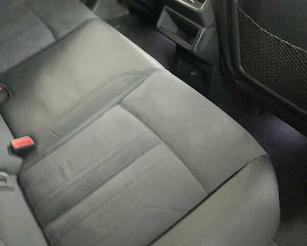 Серый Ауди Q8 e-tron, объемом двигателя 0 л и пробегом 25 тыс. км за 38200 $, фото 21 на Automoto.ua