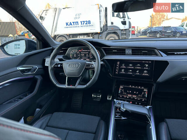 Сірий Ауді Q8 e-tron, об'ємом двигуна 0 л та пробігом 41 тис. км за 64000 $, фото 24 на Automoto.ua