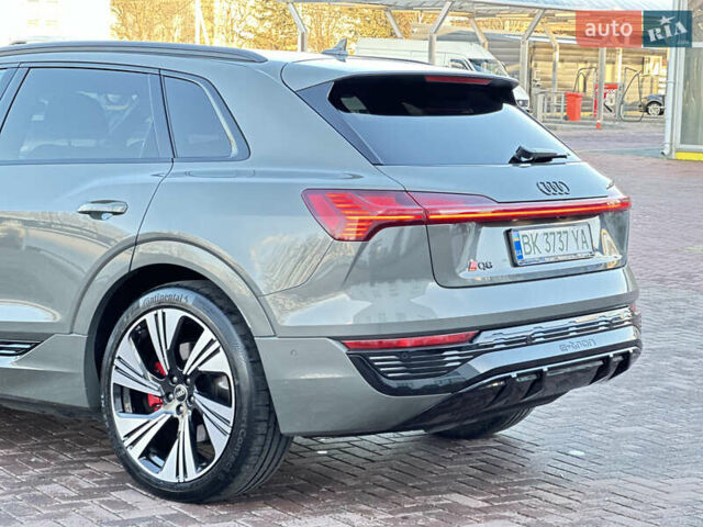 Сірий Ауді Q8 e-tron, об'ємом двигуна 0 л та пробігом 41 тис. км за 64000 $, фото 13 на Automoto.ua