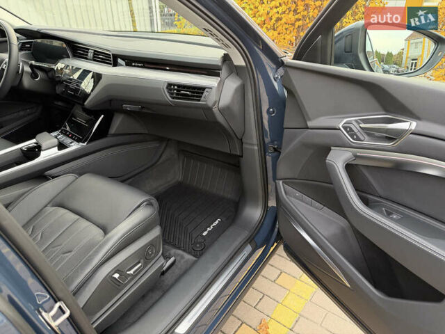 Серый Ауди Q8 e-tron, объемом двигателя 0 л и пробегом 33 тыс. км за 59000 $, фото 10 на Automoto.ua