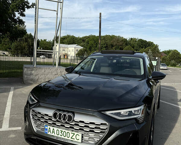 Сірий Ауді Q8 e-tron, об'ємом двигуна 0 л та пробігом 25 тис. км за 54000 $, фото 1 на Automoto.ua