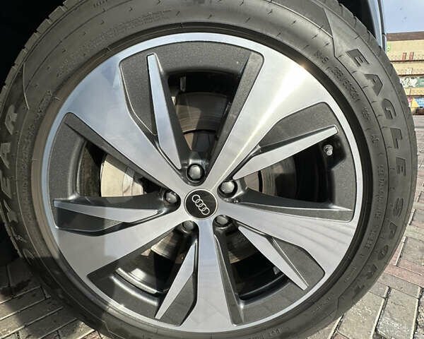 Сірий Ауді Q8 e-tron, об'ємом двигуна 0 л та пробігом 16 тис. км за 47500 $, фото 23 на Automoto.ua