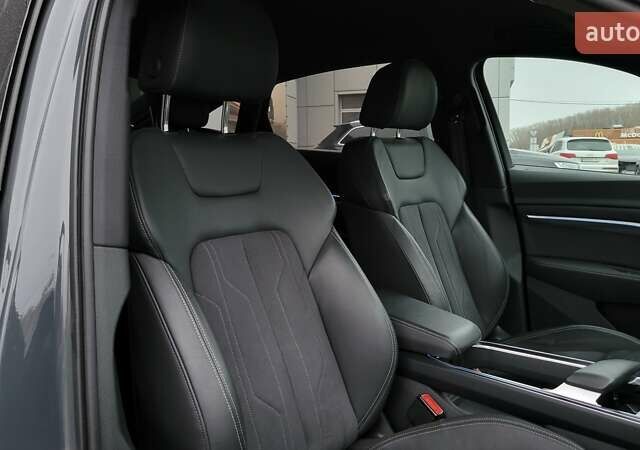 Сірий Ауді Q8 e-tron, об'ємом двигуна 0 л та пробігом 34 тис. км за 65000 $, фото 37 на Automoto.ua