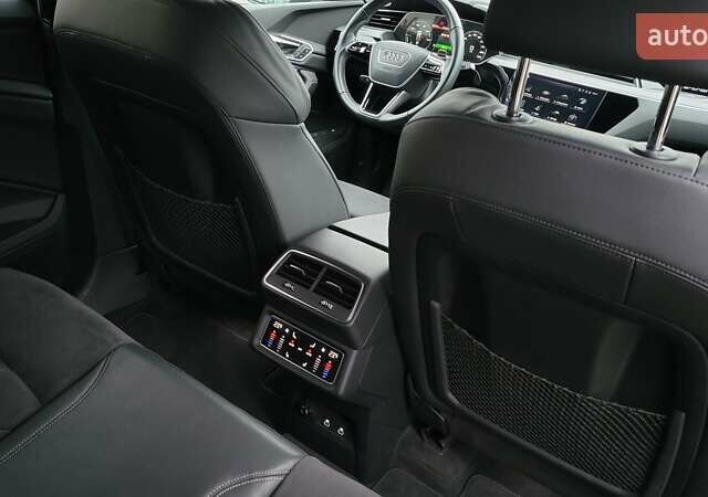 Сірий Ауді Q8 e-tron, об'ємом двигуна 0 л та пробігом 34 тис. км за 65000 $, фото 34 на Automoto.ua