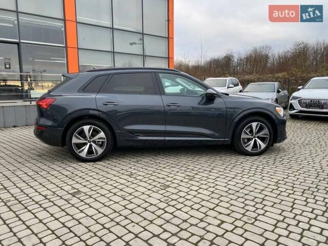 Сірий Ауді Q8 e-tron, об'ємом двигуна 0 л та пробігом 31 тис. км за 42300 $, фото 7 на Automoto.ua