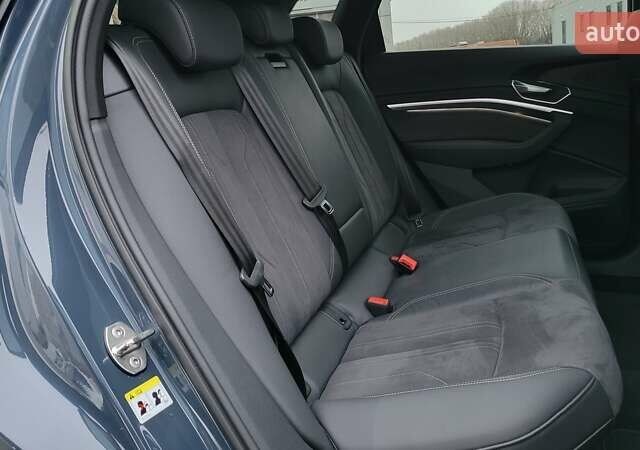 Сірий Ауді Q8 e-tron, об'ємом двигуна 0 л та пробігом 21 тис. км за 48500 $, фото 23 на Automoto.ua