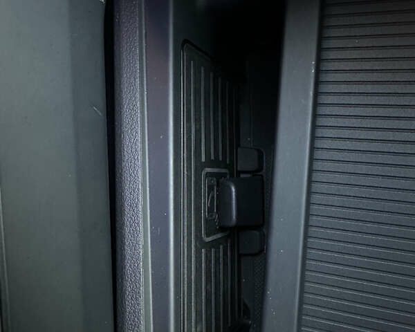 Сірий Ауді Q8 e-tron, об'ємом двигуна 0 л та пробігом 41 тис. км за 64000 $, фото 35 на Automoto.ua