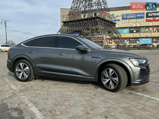 Сірий Ауді Q8 e-tron, об'ємом двигуна 0 л та пробігом 16 тис. км за 47500 $, фото 5 на Automoto.ua