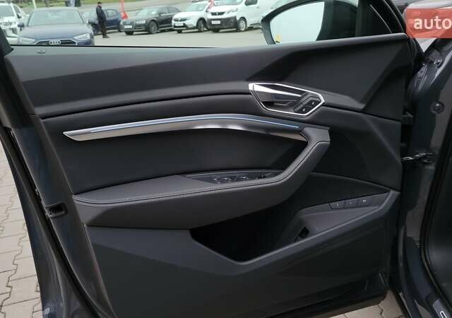 Сірий Ауді Q8 e-tron, об'ємом двигуна 0 л та пробігом 34 тис. км за 65000 $, фото 23 на Automoto.ua