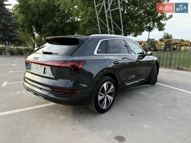 Сірий Ауді Q8 e-tron, об'ємом двигуна 0 л та пробігом 25 тис. км за 54000 $, фото 46 на Automoto.ua