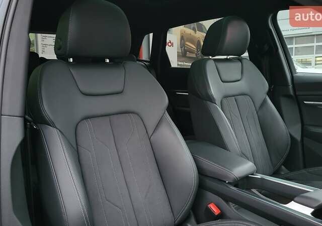 Сірий Ауді Q8 e-tron, об'ємом двигуна 0 л та пробігом 21 тис. км за 48500 $, фото 25 на Automoto.ua