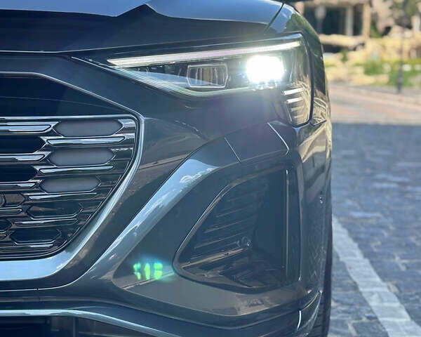Серый Ауди Q8 e-tron, объемом двигателя 0 л и пробегом 4 тыс. км за 50999 $, фото 19 на Automoto.ua