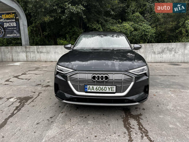 Серый Ауди Q8 e-tron, объемом двигателя 0 л и пробегом 16 тыс. км за 47000 $, фото 2 на Automoto.ua