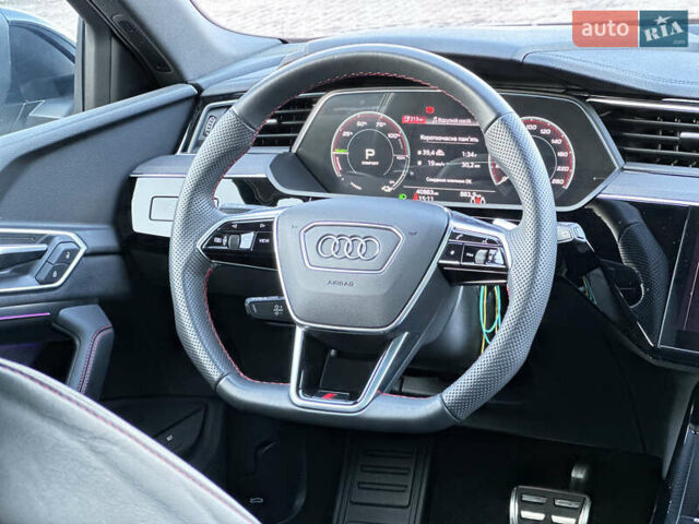 Сірий Ауді Q8 e-tron, об'ємом двигуна 0 л та пробігом 41 тис. км за 64000 $, фото 27 на Automoto.ua